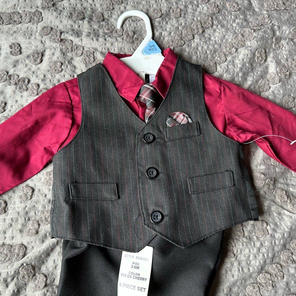 NWT Infant Boys 4 pc. Suit 3-6 mo.